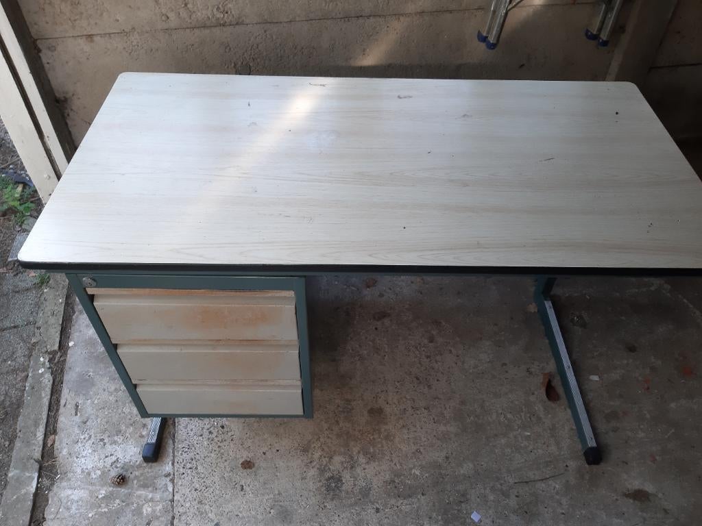 Ijzeren bureau en ijzer tafel, Huis en Inrichting, Ophalen