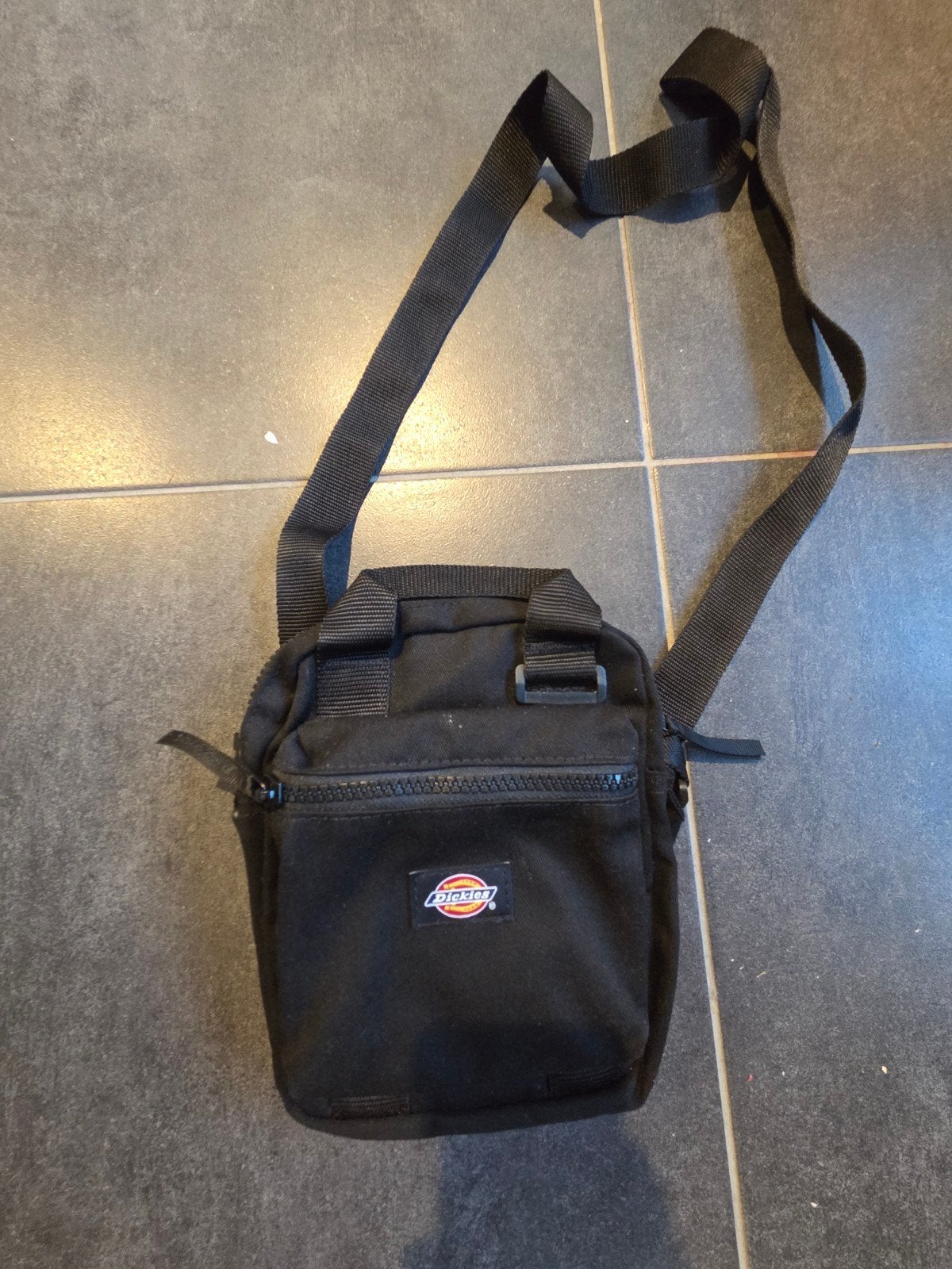 DICKIES TASJE, Bijoux, Sacs & Beauté, Sacs | Sacs à bandoulière, Enlèvement, Comme neuf, Noir, Autres marques