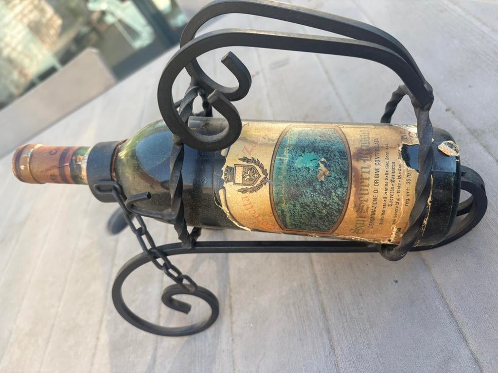 Porte bouteille en fer forgé avec la bouteille, Moins de 50 cm, Enlèvement ou Envoi, Moins de 5 bouteilles, Comme neuf