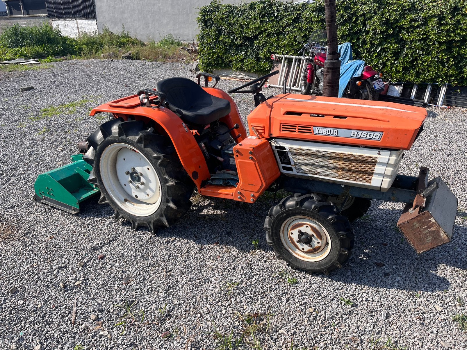 Tracteur kubota b1600 +gyrobroyeur, Enlèvement