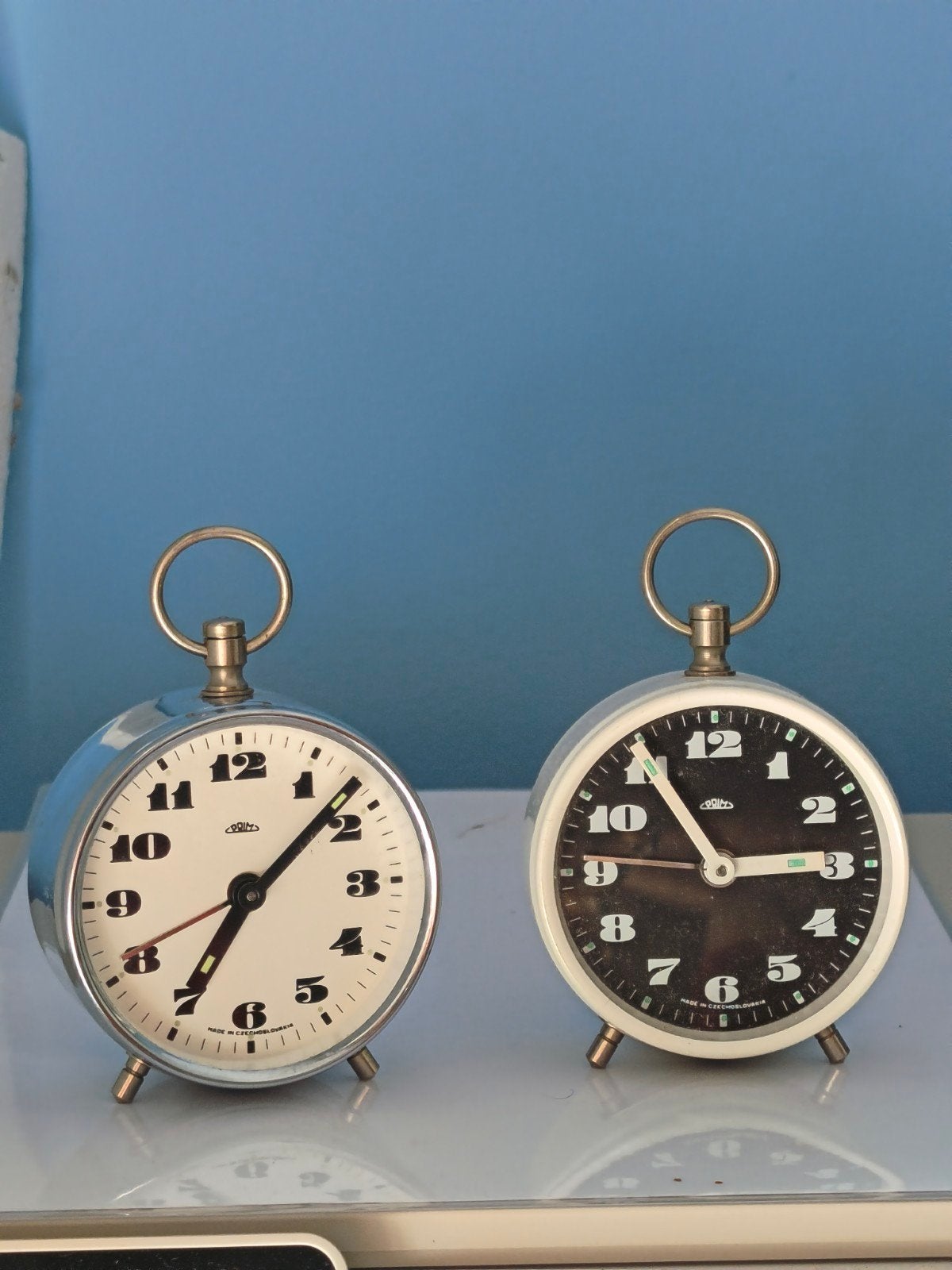 2 zeldzame, vintage mini PRIM mechanische wekkers voor verza, Antiek en Kunst, Verzenden