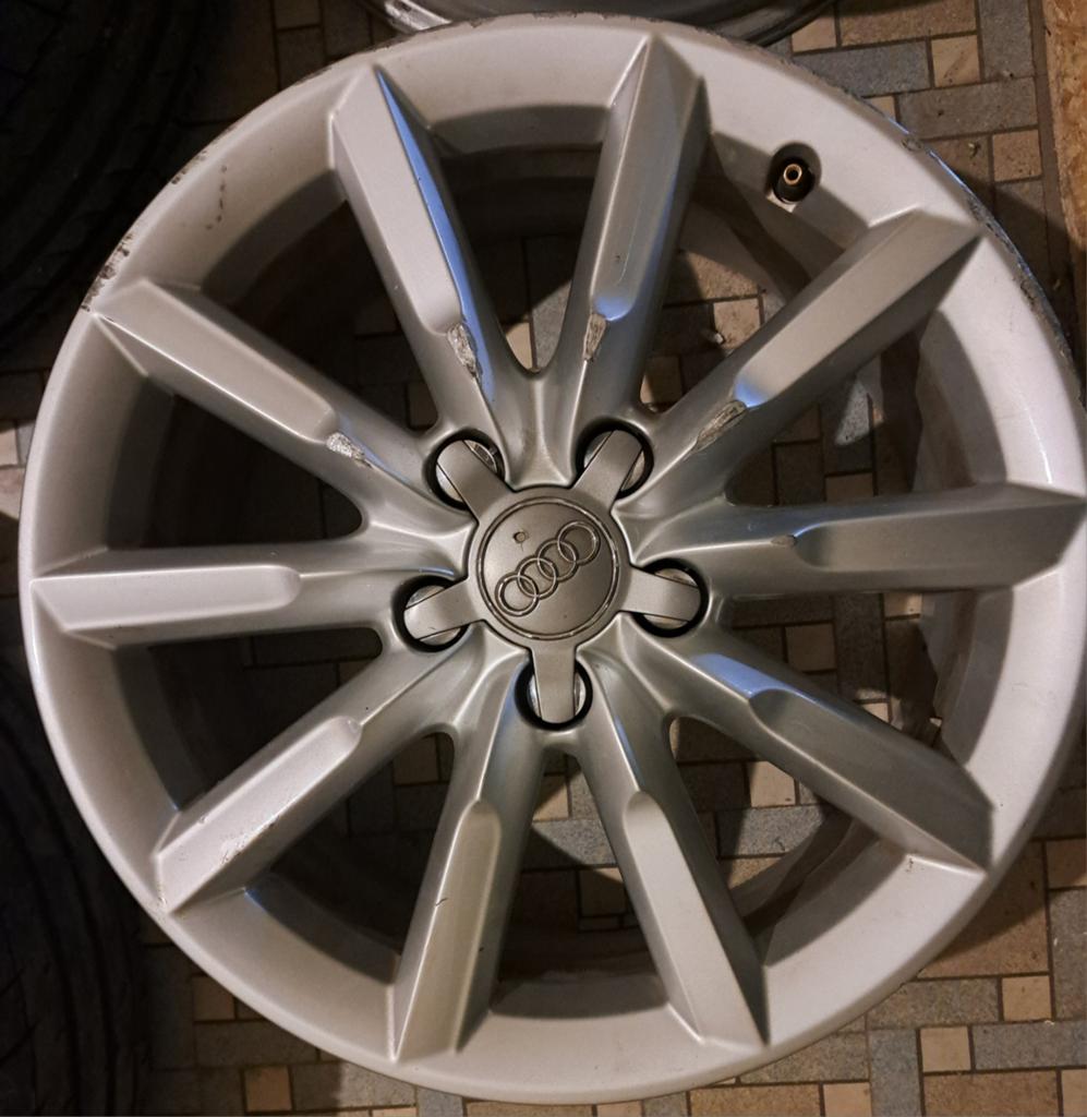 1 originele 17 inch Audi Q3 velg (beschadigd)