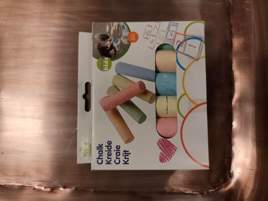 Partij stoepkrijt, Ophalen