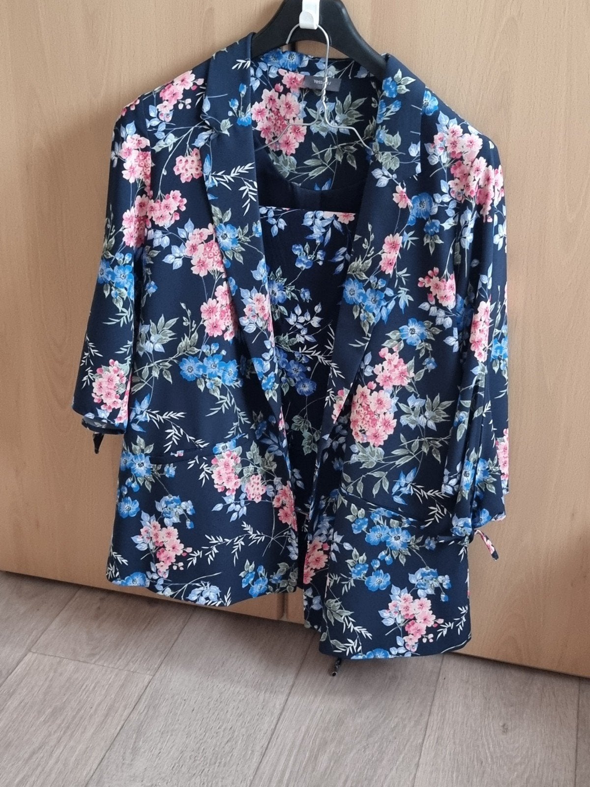 Splinternieuw dameskostuum 
1x gewassen voor in de kast te, Vêtements | Femmes, Grandes tailles, Yessica c&a, Enlèvement ou Envoi