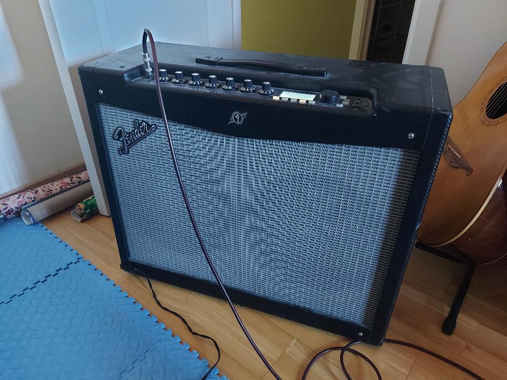 Fender Mustang IV amp met footswitch, Ophalen, Gebruikt, Gitaar, 100 watt of meer