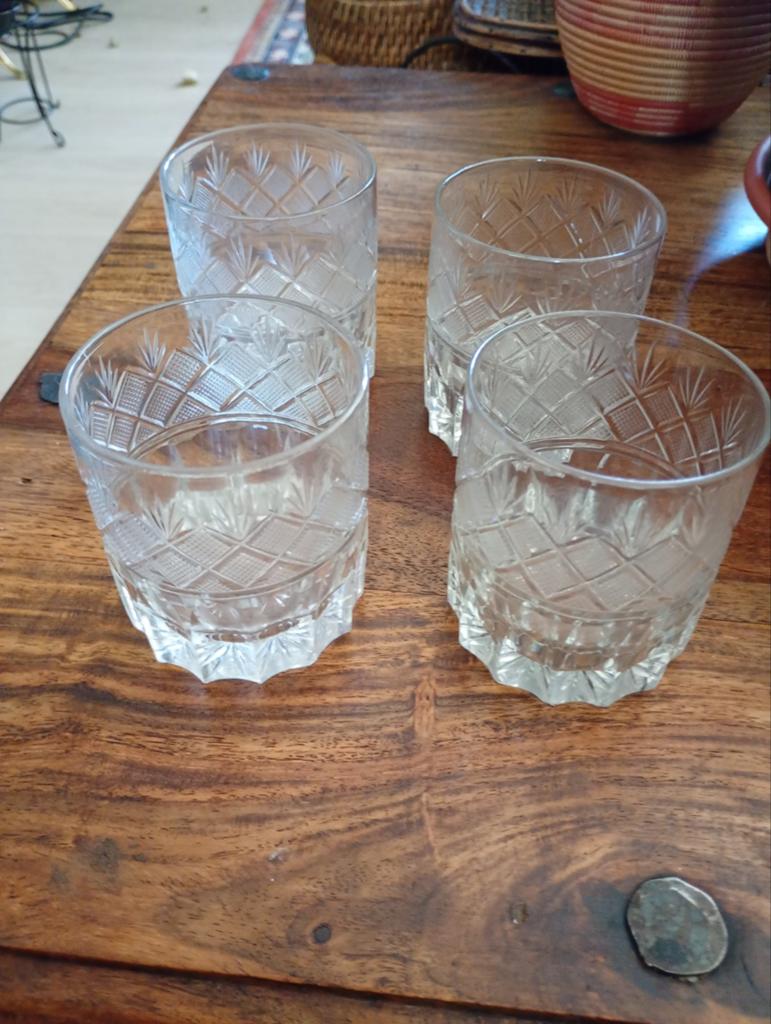 Lot  de 4 verres en cristal  1838
