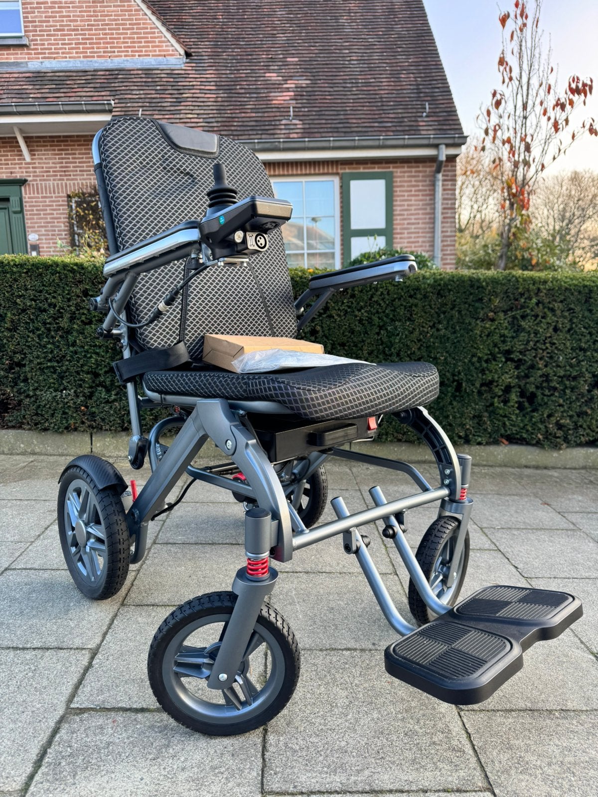 Chaise roulante Pliable lège fauteuil électrique état neuf, Divers, Enlèvement ou Envoi, Pliant, Comme neuf, Fauteuil roulant électrique
