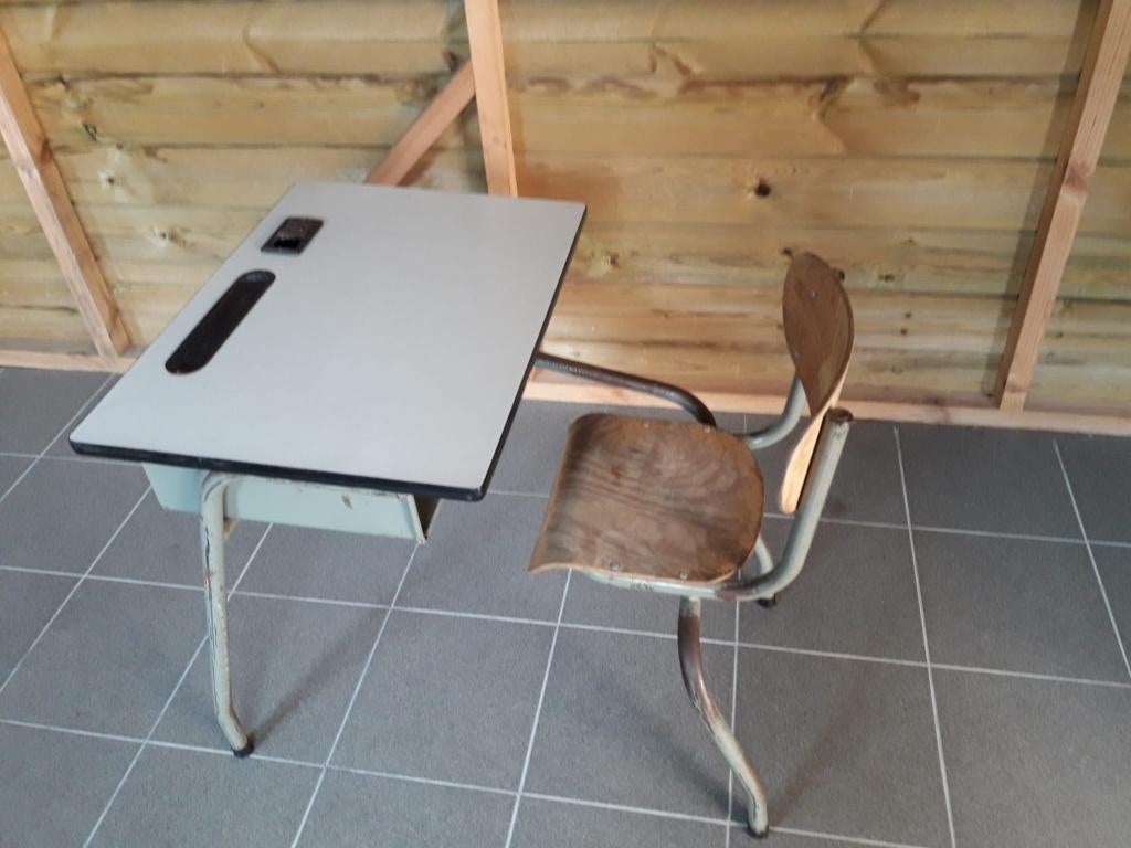 Vintage kinderbureau, Huis en Inrichting, Bureaus, Vintage, Ophalen, Gebruikt, Kinderbureau