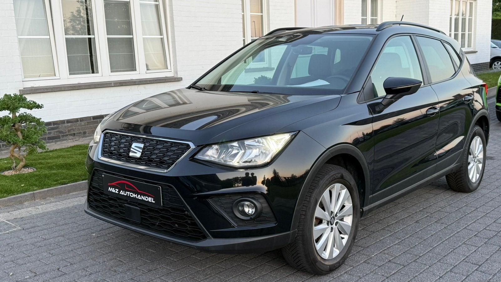 Seat Arona 1.0 TGi * BENZINE * 2019 * Carplay * 127.000 km *, Monovolume, Parkeersensor, Zwart, Bedrijf
