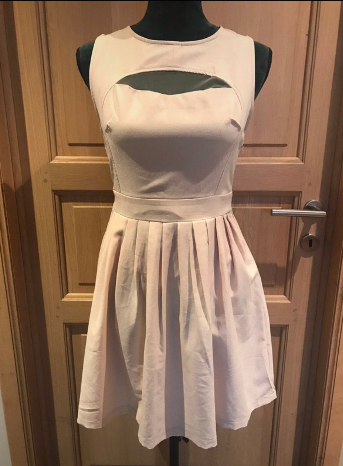 Robe taille S, Enlèvement ou Envoi, Comme neuf, Taille 36 (S), Beige