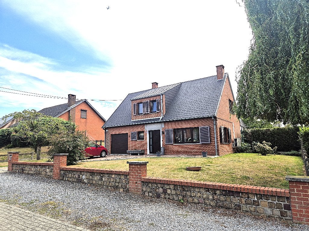 Belle villa 4 façades sur terrain de 11 a 36 ca, Immo, 148 m², 1000 à 1500 m², Province de Hainaut, Binche