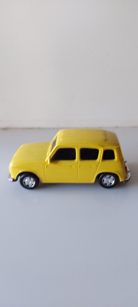 R4 Renault (oud speelgoed) schaal 1-18 in perfecte staat, Enlèvement ou Envoi, Comme neuf, Voiture, Autres marques