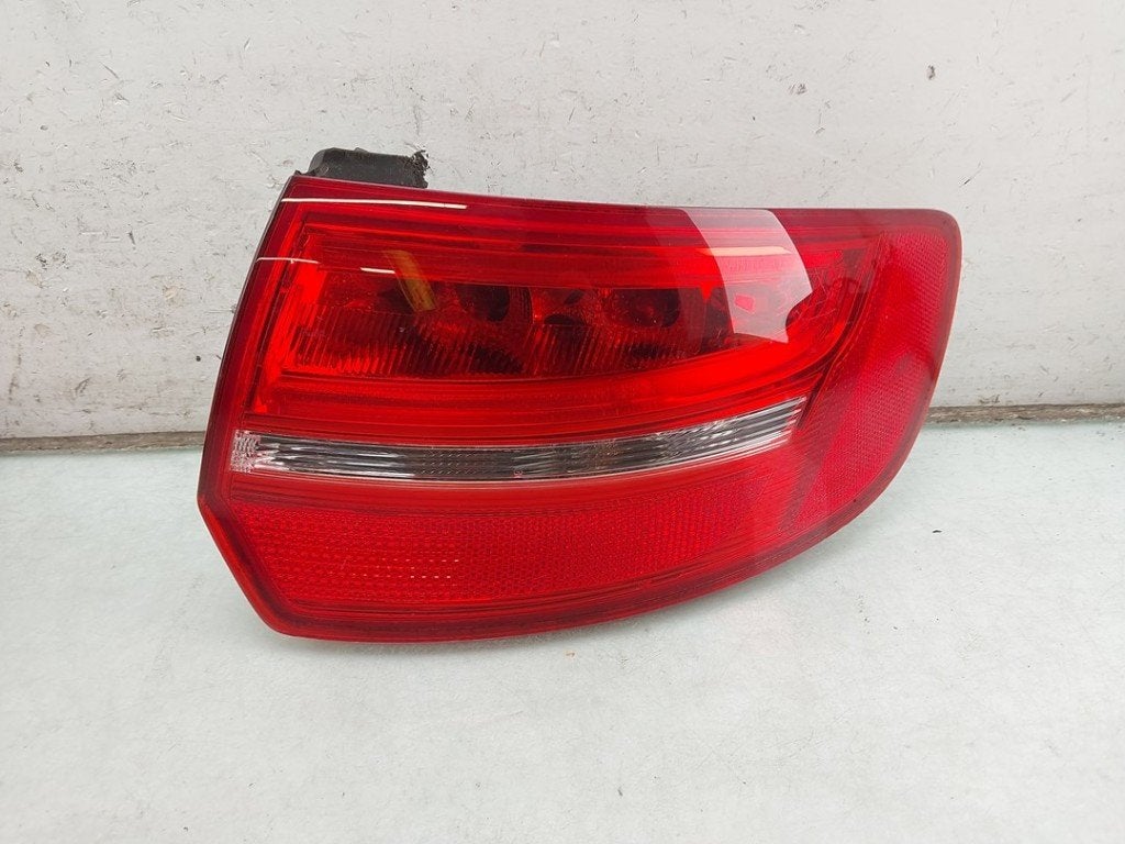 FEU ARRIÈRE DROIT Audi A3 Sportback (8PA) (01-2004/03-2013), Auto-Union-Straße  1,
85057  Ingolstadt, DE, Info@audi.de, Audi, Utilisé