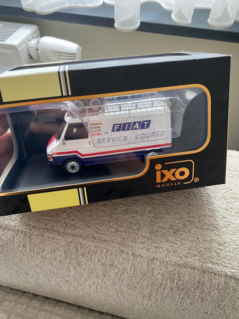 Fiat 242 France service course Ixo 1:43, Enlèvement ou Envoi, Comme neuf