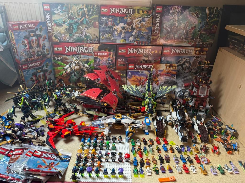 Huge lego ninjago retired sets lot, Kinderen en Baby's, Speelgoed | Duplo en Lego, Zo goed als nieuw, Lego, Complete set, Ophalen