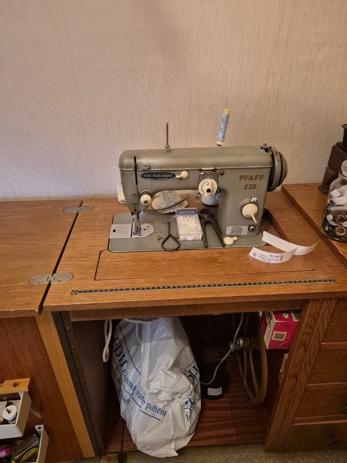 antique naaimachine, Enlèvement