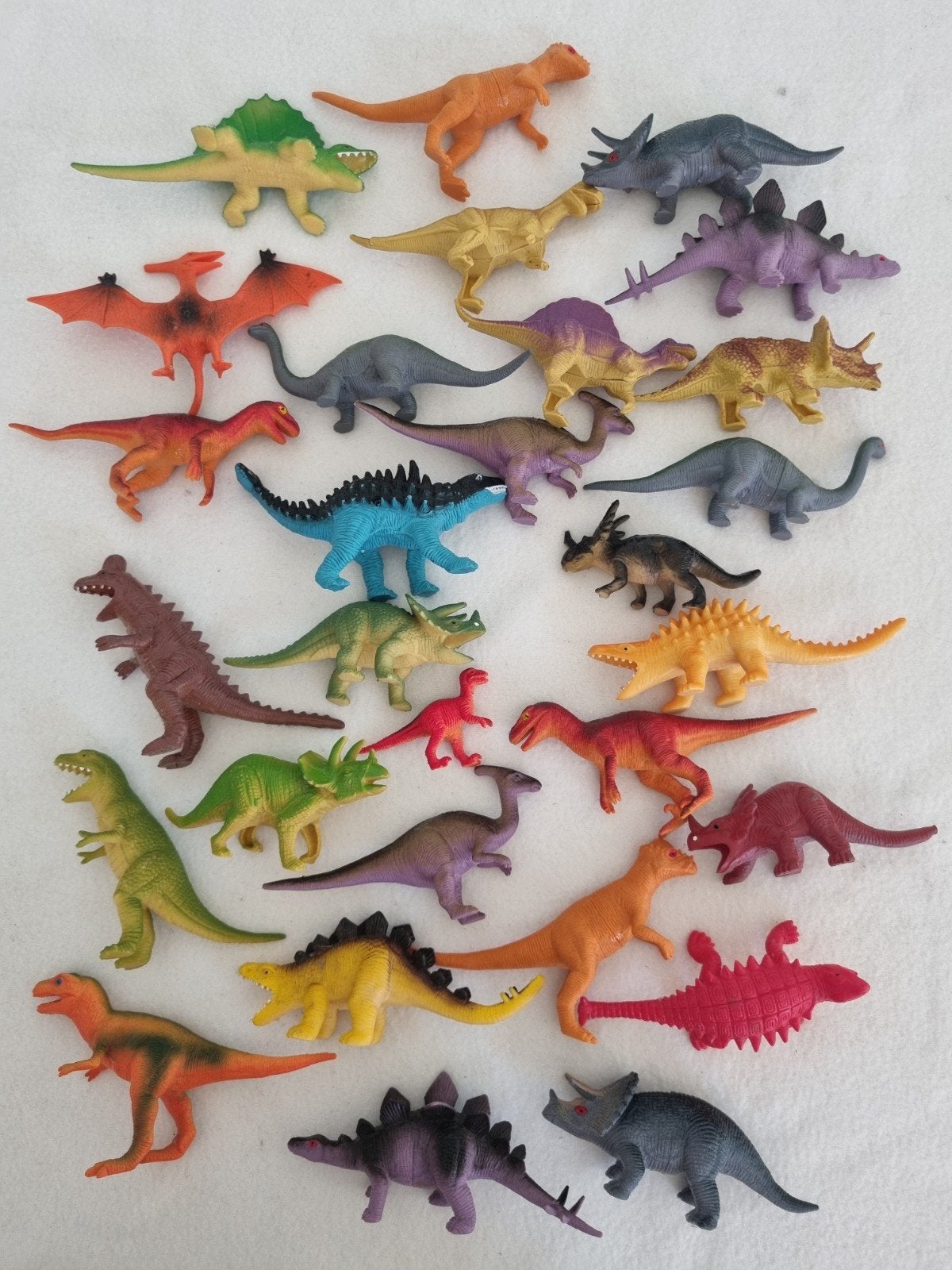 Ensemble de 29 figurines de dinosaures diverses (+/- 6 cm), Enlèvement ou Envoi, Comme neuf