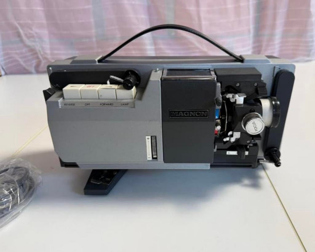 Projecteur de cinéma industriel Vintage Magnon 800., Collections, Appareils photo & Matériel cinématographique, Projecteur, 1960 à 1980