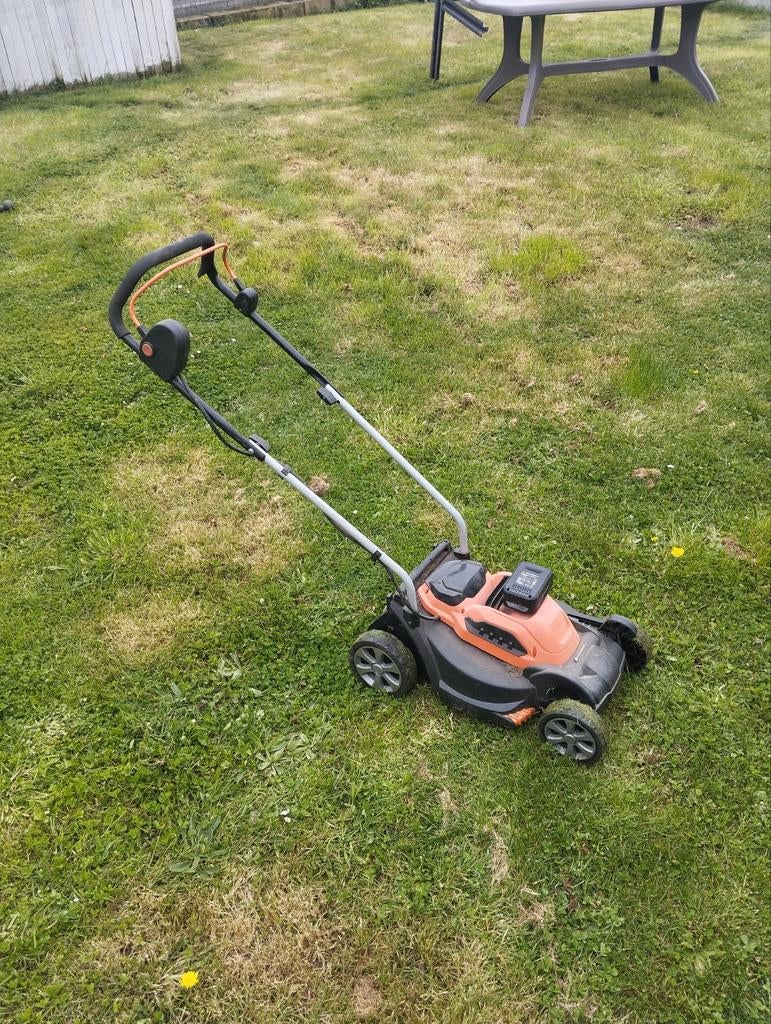Tondeuse sur accu pas chère, Jardin & Terrasse, Tondeuses à gazon, Enlèvement