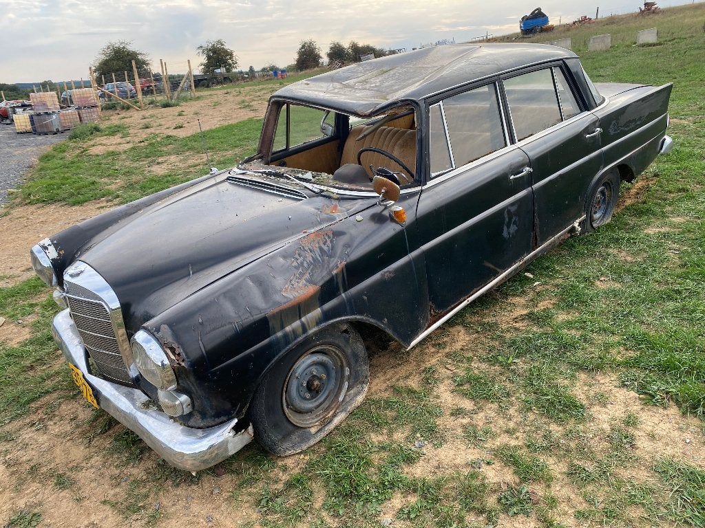 Mercedes W110200D, Particulier, Te koop