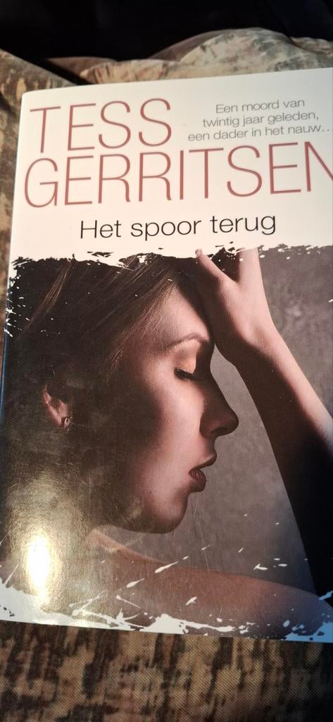 Tess Gerritsen - Het spoor terug thriller € 4, Ophalen of Verzenden, Tess Gerritsen