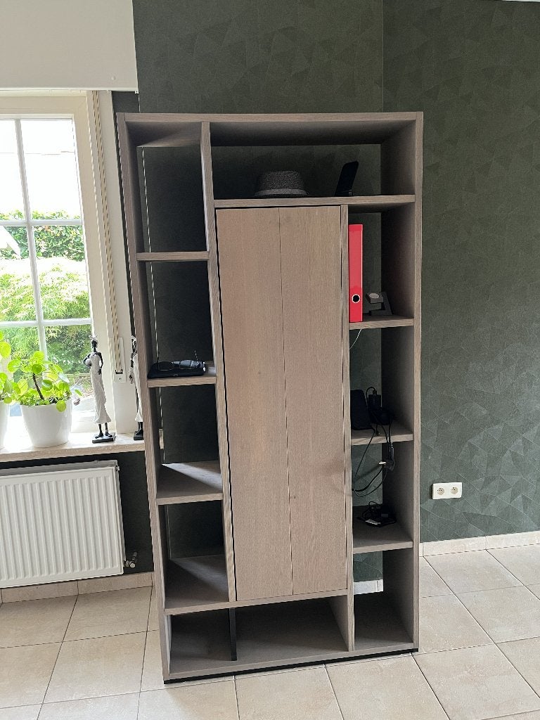 Moderne eiken boekenkast, Huis en Inrichting, Kasten | Boekenkasten, Ophalen, Met deur(en), 50 tot 100 cm, Zo goed als nieuw