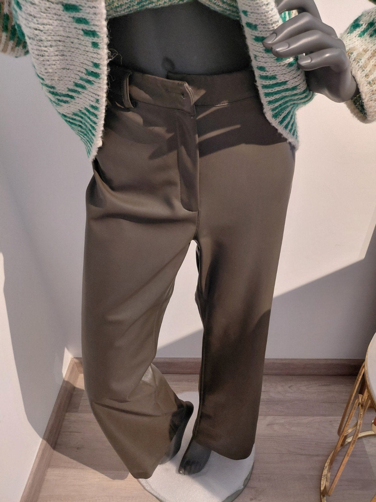 Atmos namaak lederen broek m44, Kleding | Dames, Broeken en Pantalons, Ophalen