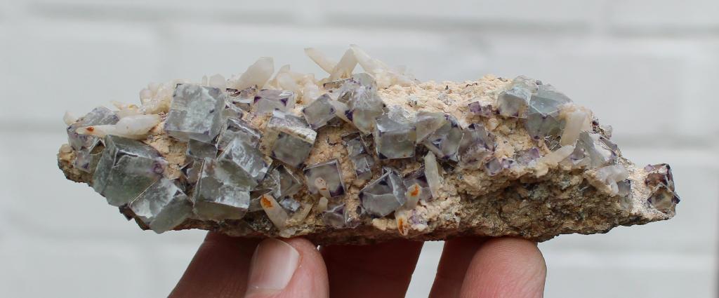 FLUORIET en witte KWARTS uit ERONGO in NAMIBIE, Verzamelen, Mineralen en Fossielen, Ophalen of Verzenden, Mineraal