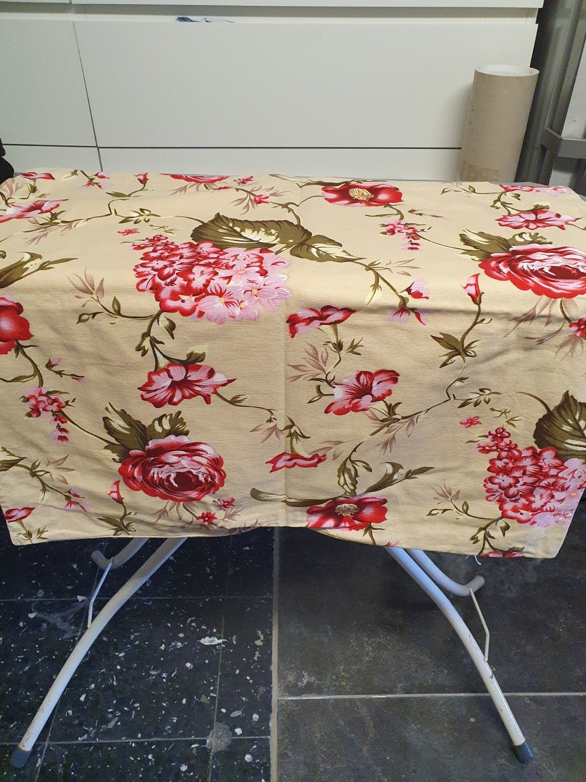 2 grandes housses de coussin à imprimé floral 70x70 cm, Enlèvement ou Envoi, Beige, Carré, Coussin de lounge