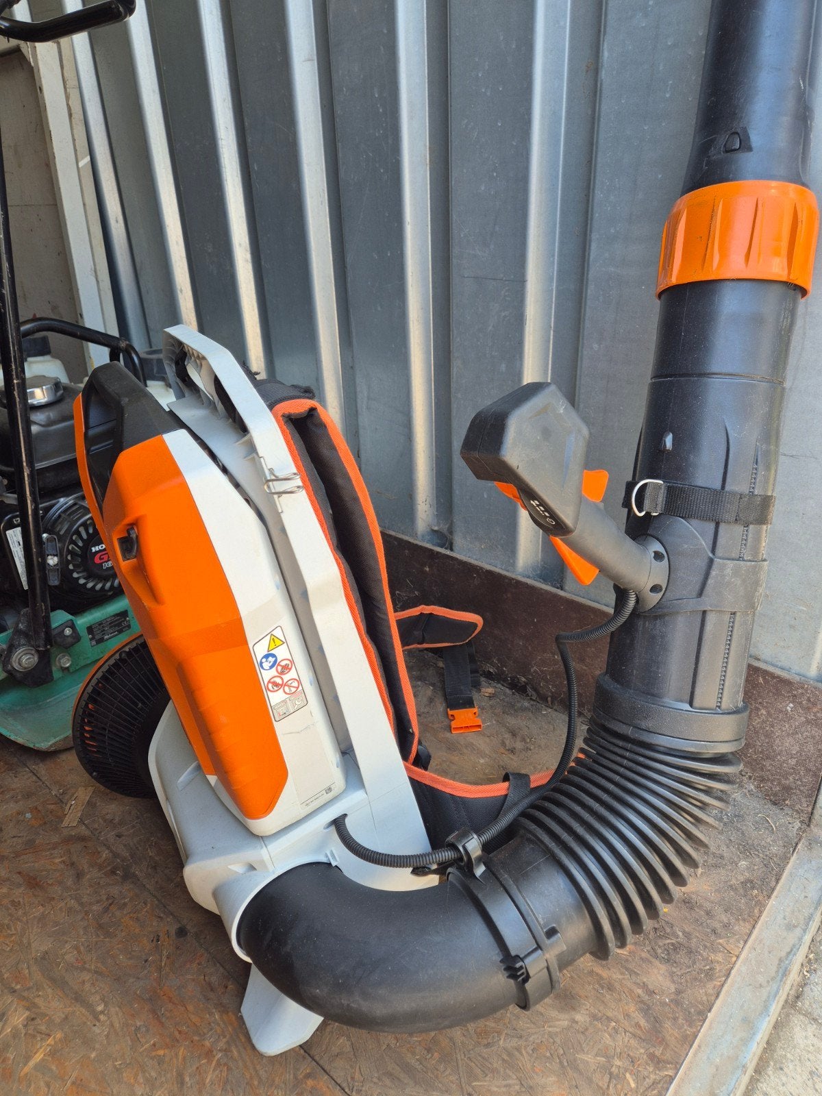 Stihl BGA 300 souffleur de feuilles, option batterie AR3000, Jardin & Terrasse, Viking / Stihl, Comme neuf, Enlèvement, Batterie