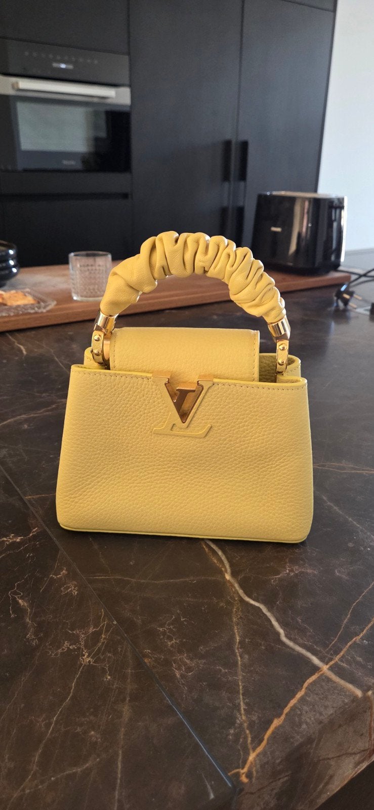 Louis Vuitton bag capuccine mini, Ophalen of Verzenden, Zo goed als nieuw, Geel, Avondtasje