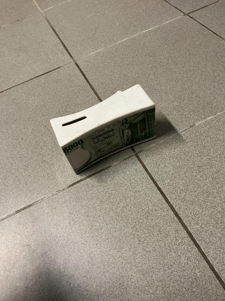 Oude spaarpot, Enlèvement