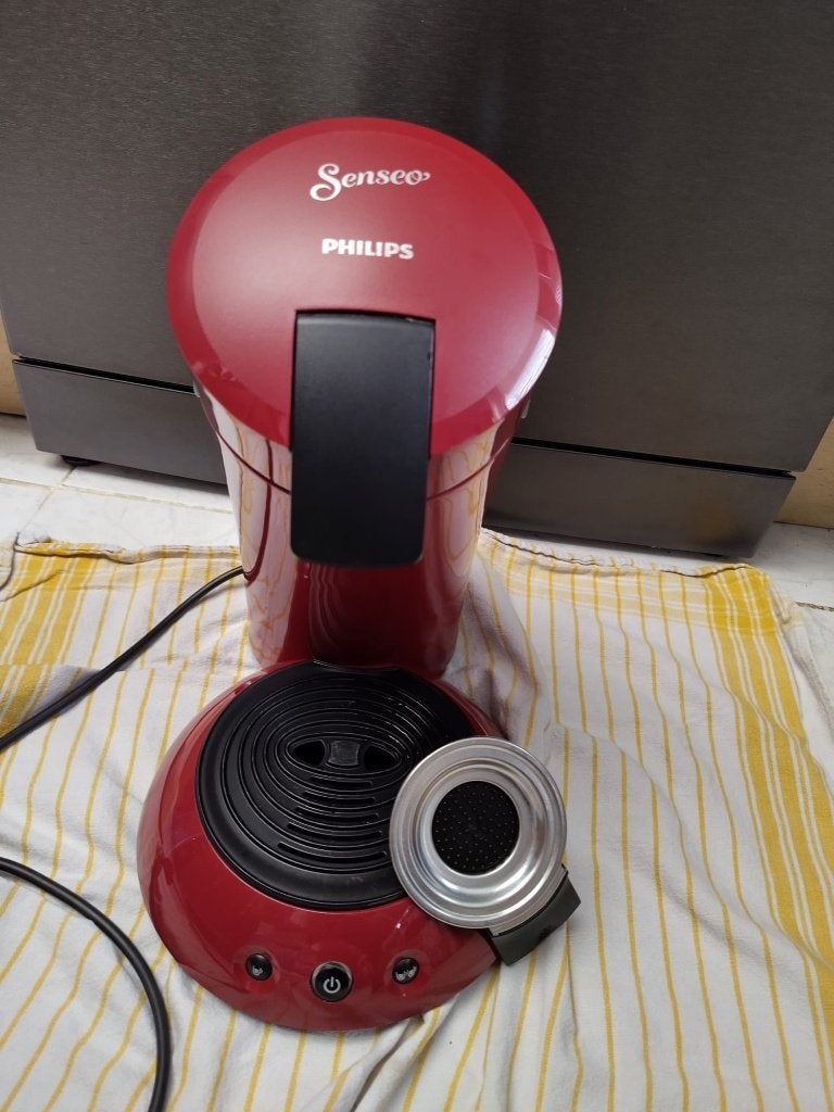 Senseo rood nu 35€, Electroménager, Réservoir d'eau amovible, Comme neuf, Dosettes et capsules de café, 2 à 4 tasses