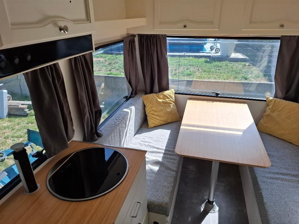 Charmante Retro Caravan  – Merk Adria, Caravans en Kamperen, Caravans, Treinzit, 750 - 1000 kg, Particulier, Adria