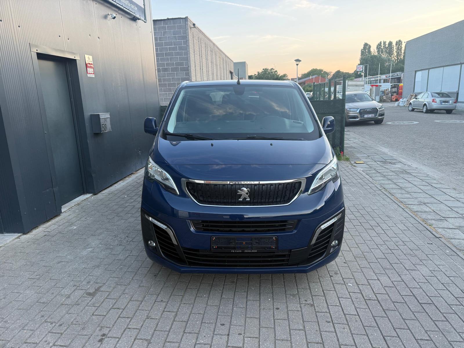 PEUGEOT EXPERT 2.0HDI DUBBEL CABINE BJ2017 AUTOMAAT 180PK, Testrit aan huis, Stof, 4 cilinders, 2000 kg