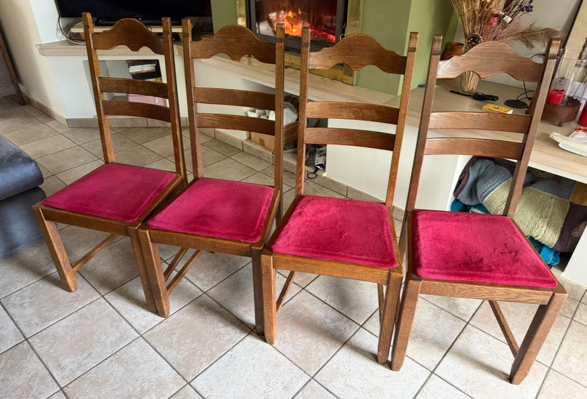 4 houten stoelen met rood zitpaneel, Antiek en Kunst, Ophalen