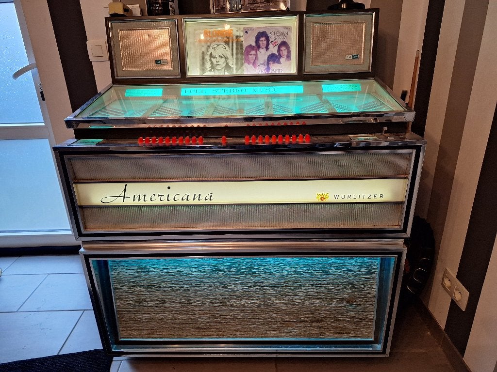 Jukebox Americana I en II stuk, Collections, Machines | Jukebox, Utilisé, Wurlitzer, 1960 à 1970, Avec singles, Enlèvement