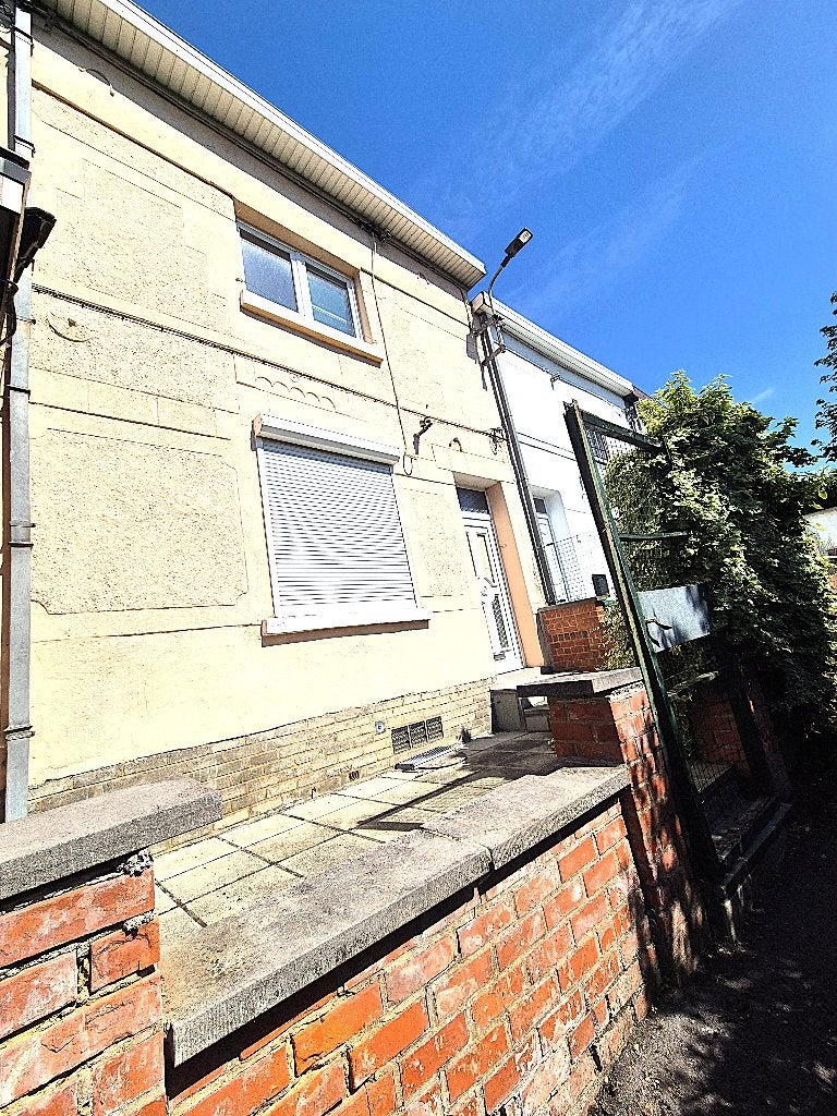 Maison d'habitation avec véranda, cour et jardin, Immo, Maison 2 façades, Houdeng-Aimeries, 200 à 500 m², Province de Hainaut