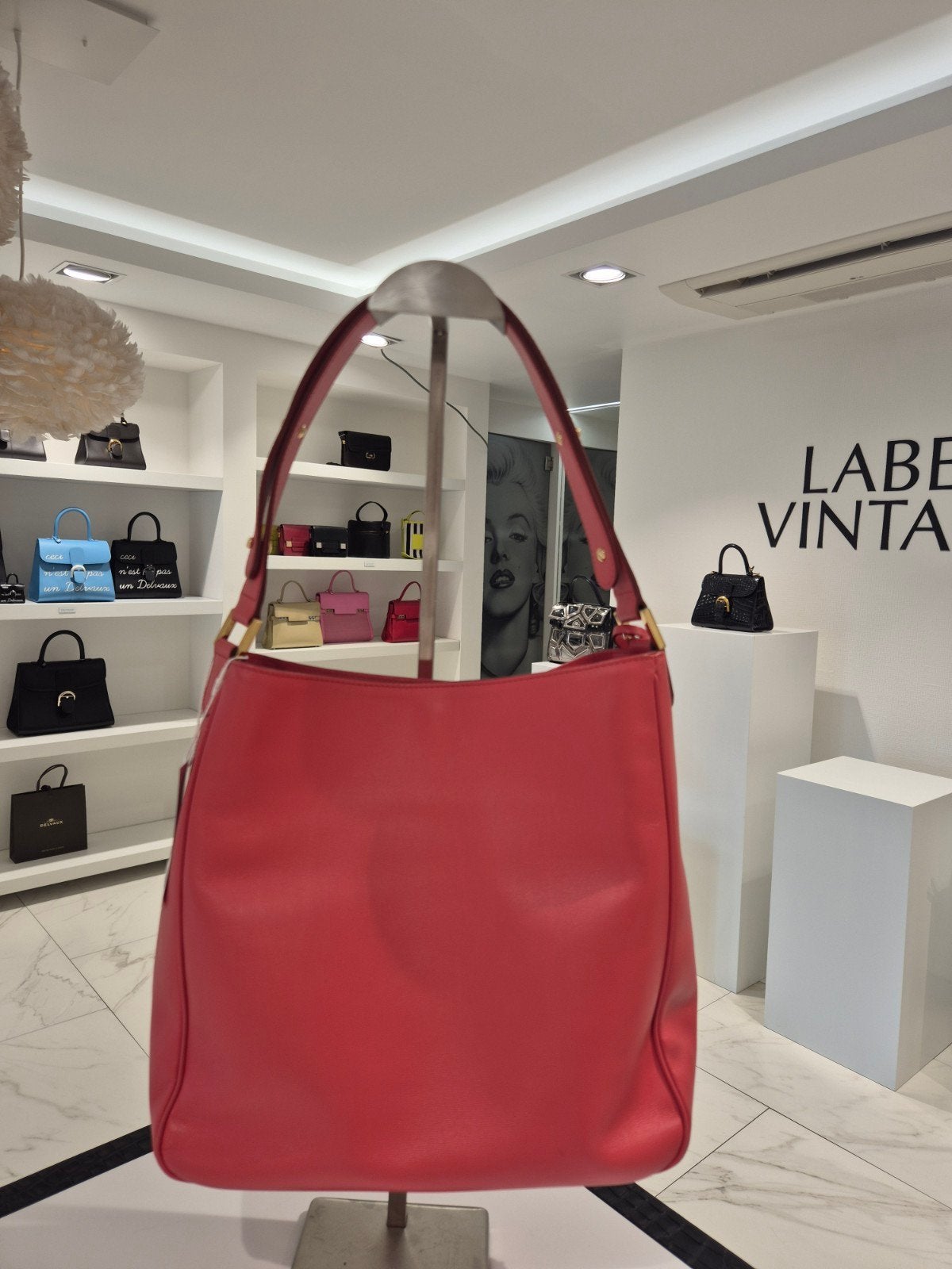 Delvaux Louise Hobo, Handtassen en Accessoires, Ophalen, Zo goed als nieuw, Rood, Handtas
