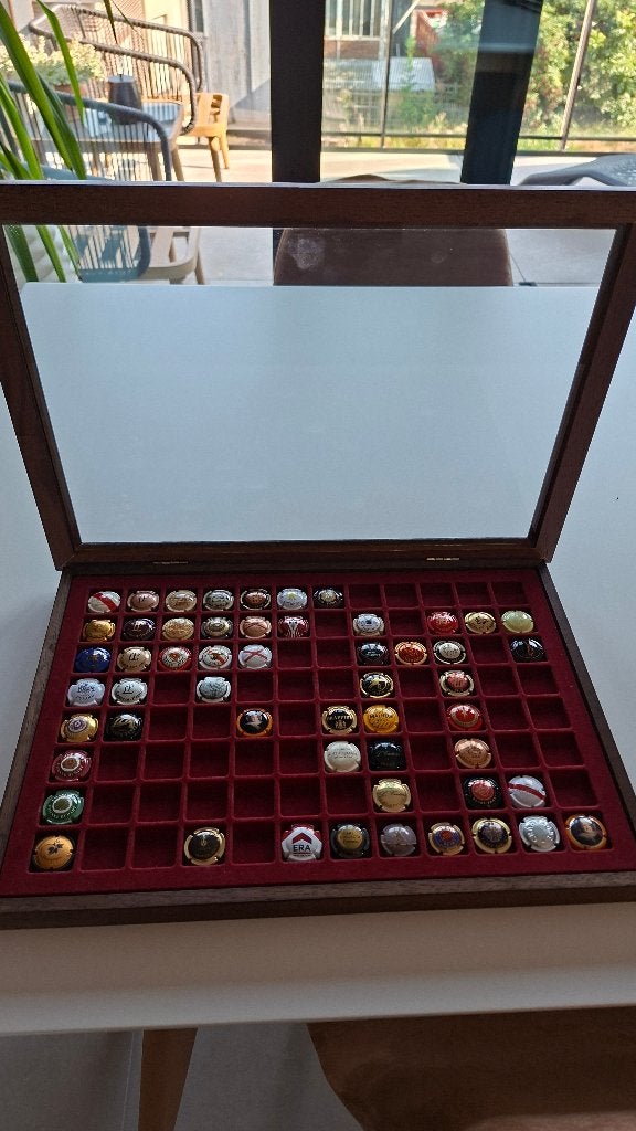 Te koop,champagne capsules met kader, Ophalen, Gebruikt