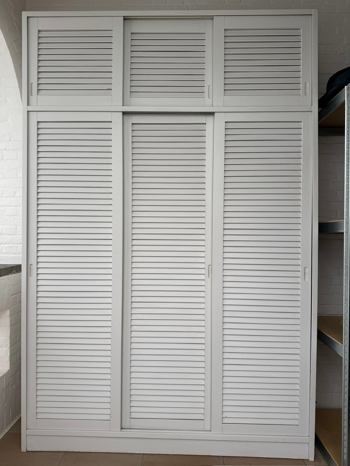 Kast, Enlèvement, Comme neuf