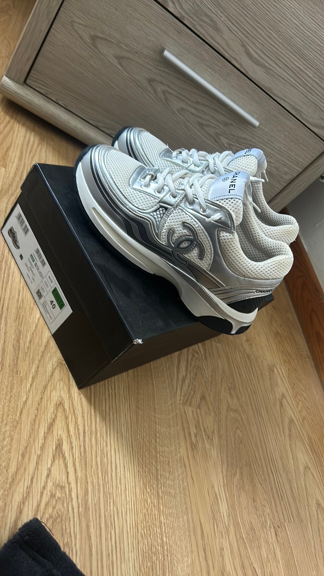 Chanel runners zilver maat 40, Kleding | Heren, Wit, Ophalen of Verzenden, Sneakers, Gedragen