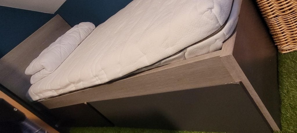 één persoons bed en baby bedje, Huis en Inrichting, Ophalen, 90 cm, Zo goed als nieuw, 200 cm