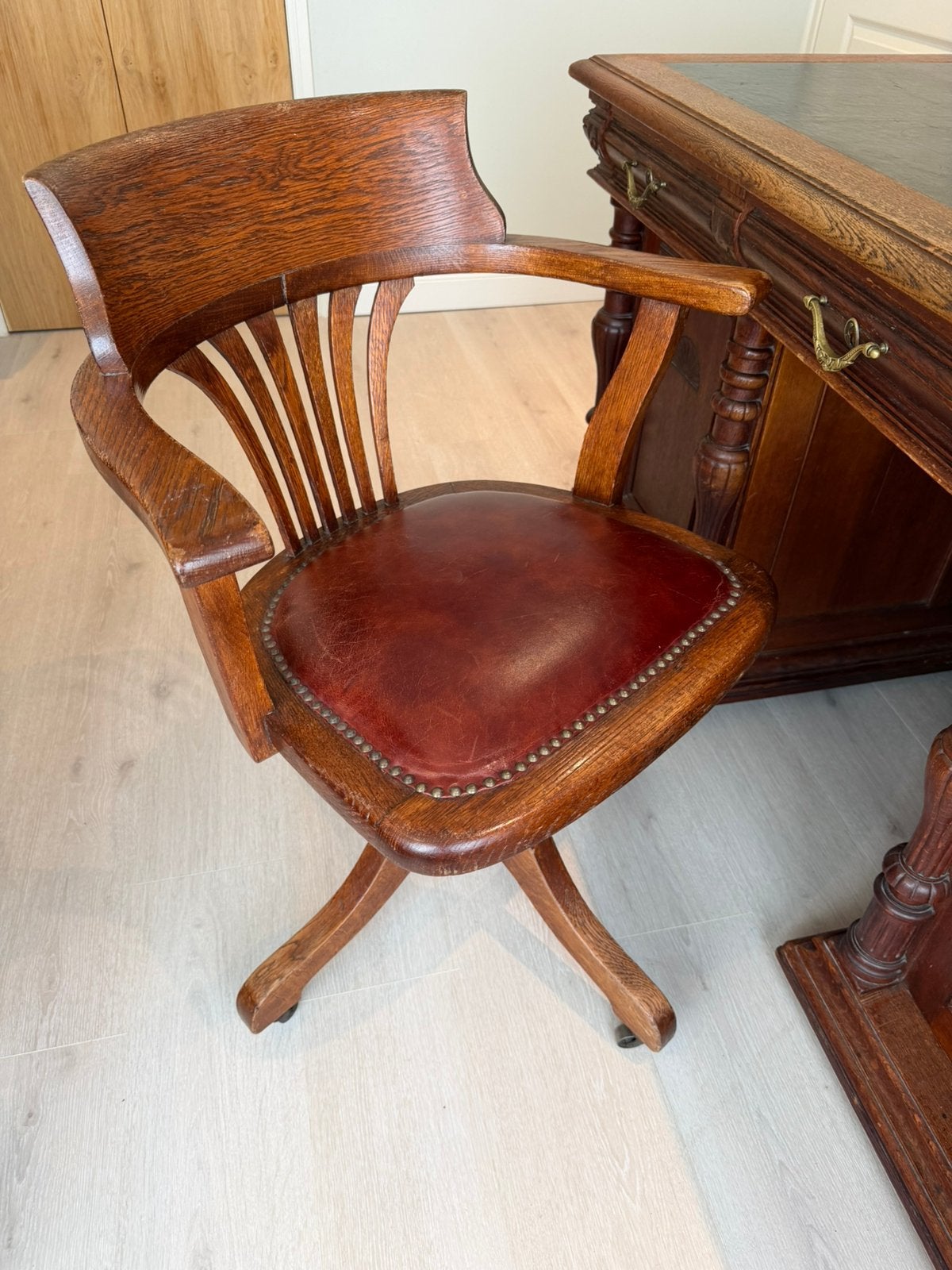 Engelse bureaustoel / Bankers chair / captains chair, Ophalen