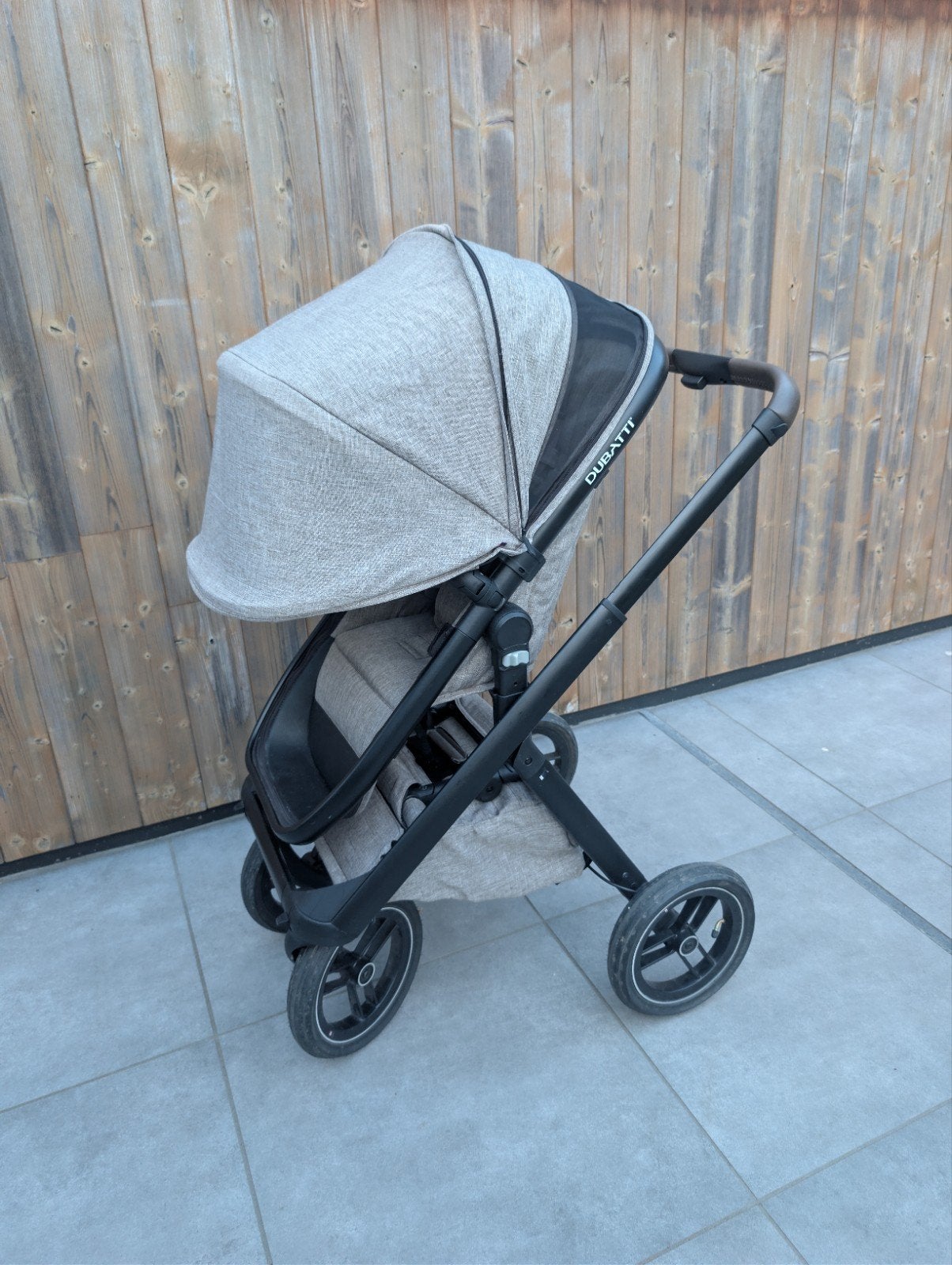 Kinderwagen Dubatti One E3 taupe, Kinderen en Baby's, Buggy's, Gebruikt, Overige merken, Regenhoes, Verstelbare rugleuning, Voetenzak