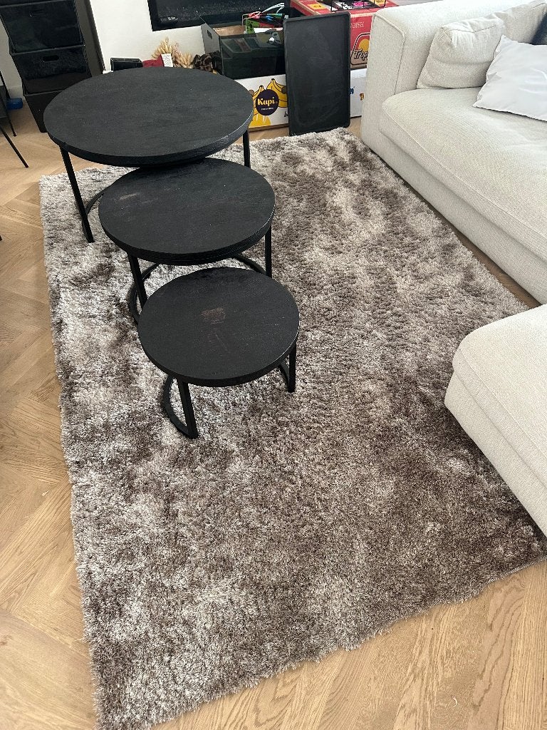 Hoogpolig tapijt in taupe/grijs, Huis en Inrichting, Stoffering | Tapijten en Vloerkleden, Zo goed als nieuw, 150 tot 200 cm, 200 cm of meer