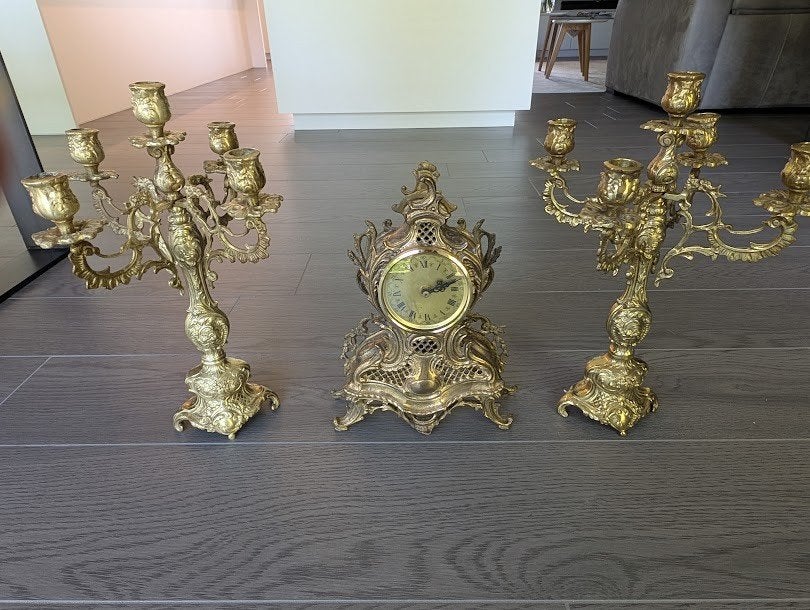 horloge cuivrée avec 2 chandeliers assortis, Maison & Meubles, Autres marques, Enlèvement, Utilisé, Autres matériaux