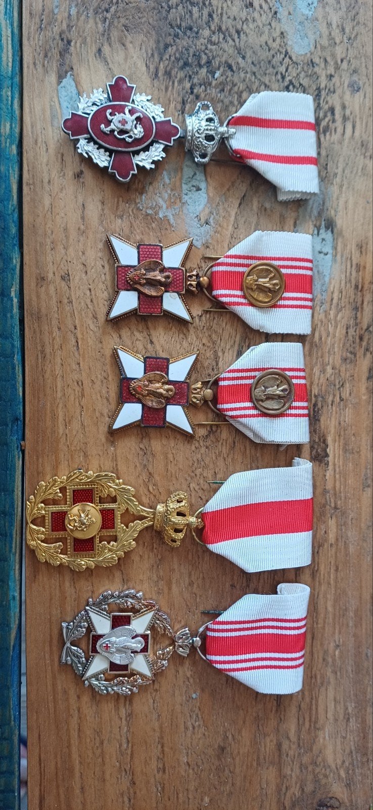Lot de 5 Décorations et Croix - Croix-Rouge de Belgique, Ophalen of Verzenden, Goud