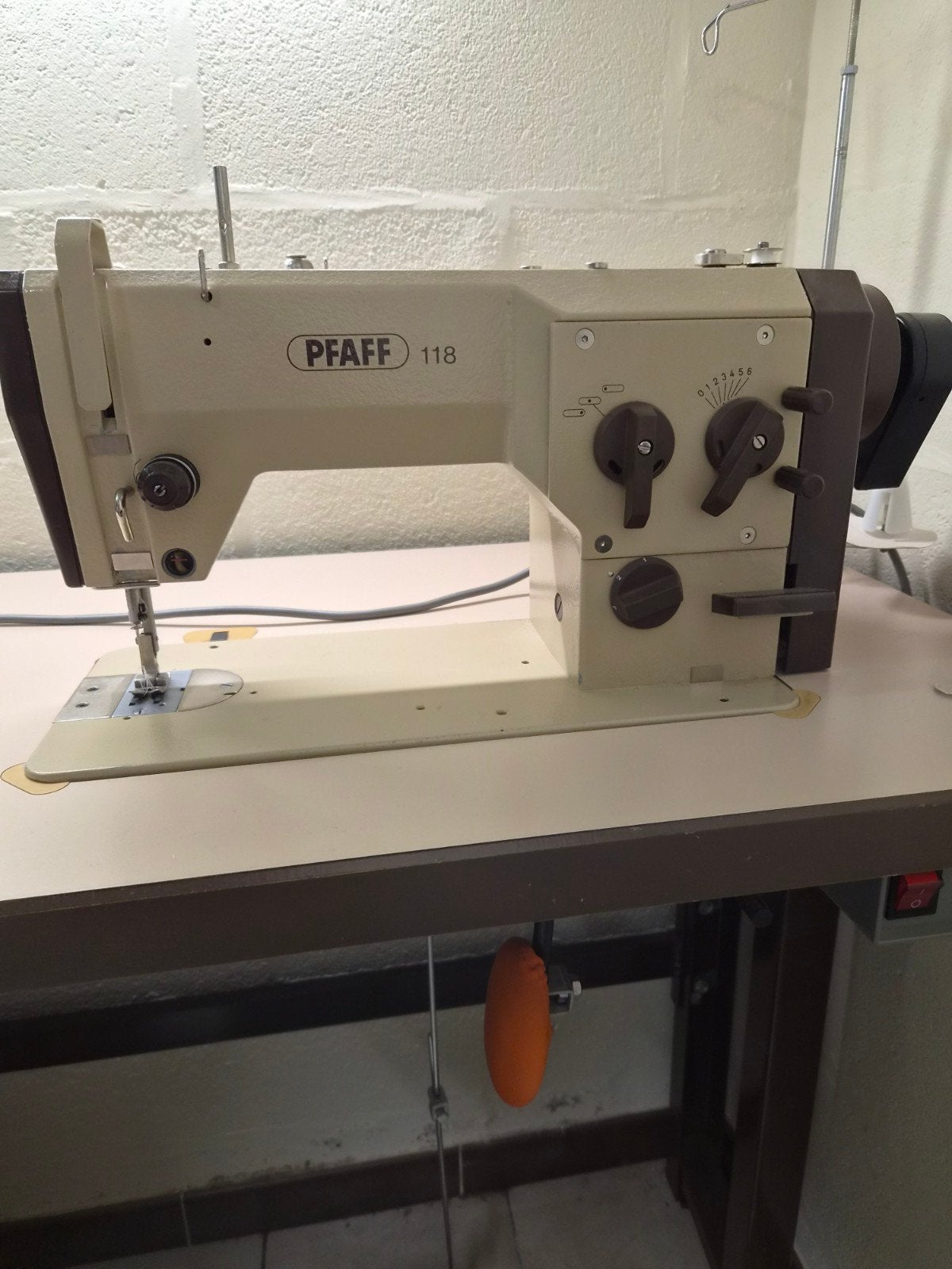 Machine à zig-zag industrielle Pfaff 118, Pfaff, Machine à coudre, Industrie, Comme neuf