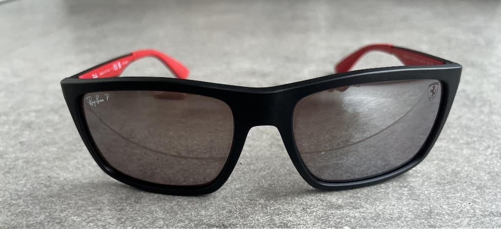 Ray-Ban 4228M SCUDERIA FERRARI COLLECTION, Zonnebril, Zwart, Ophalen of Verzenden, Zo goed als nieuw